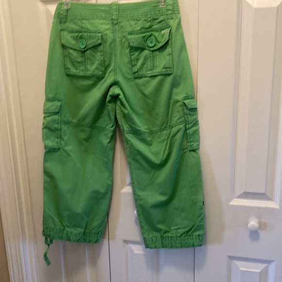 Low rise green capris - Picture 8 of 15